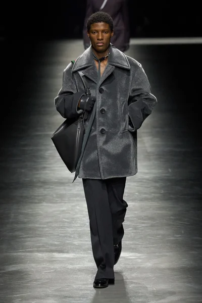 Look 25